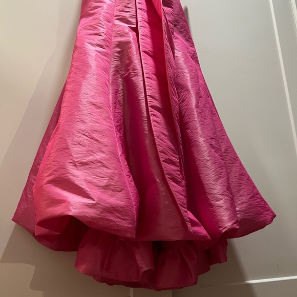 🩷Landa Formal Gown (Size 8)🩷 - Picture 5 of 16